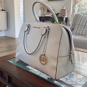 MICHAEL KORS White Large Leather Handbag with matching Wallet.